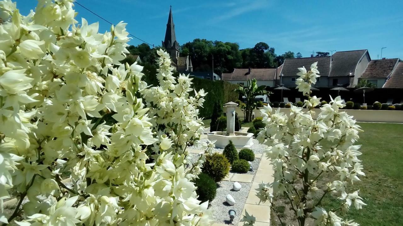 Le Domaine Des Papillons Hotel Beaujeu-Saint-Vallier-et-Pierrejux Exterior photo